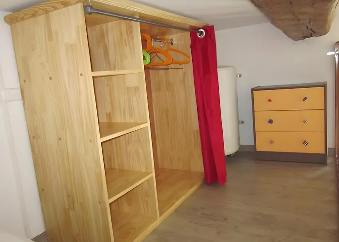 Douillet Place Paoli